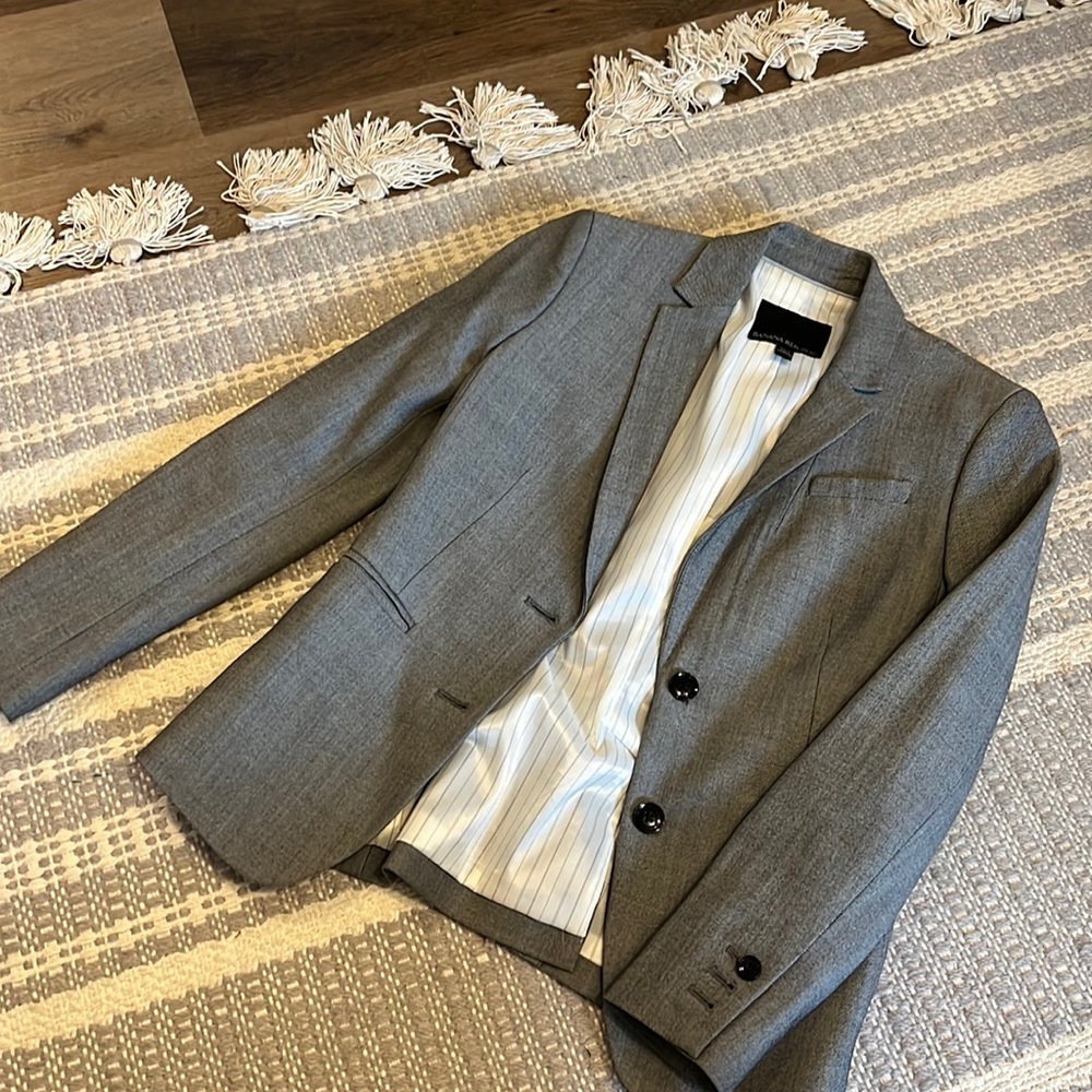 Banana Republic Blazer  95% wool